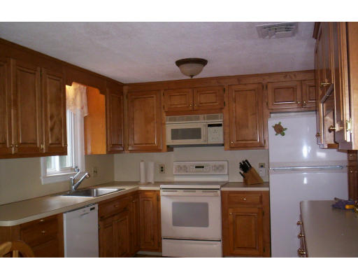 1049 Bay Road Sharon, MA 02067 - Photo 3 of 16 Gallery Image 3
