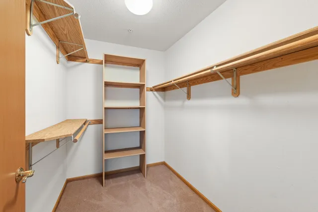 $240,000 | 170 West Aspen Court, Unit 6, Oak Creek, WI 53154