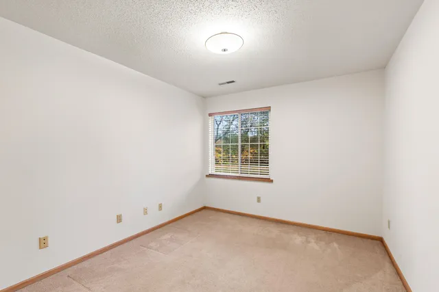 $240,000 | 170 West Aspen Court, Unit 6, Oak Creek, WI 53154