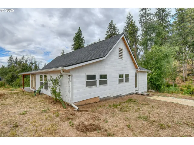 a house view with a backyard space