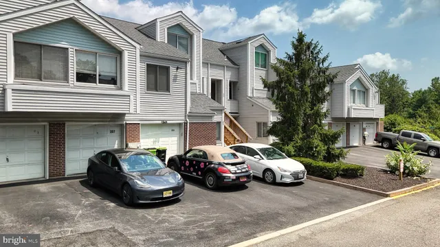 $249,900 | 207 Creekside Drive, Unit 167, Newark, DE 19711