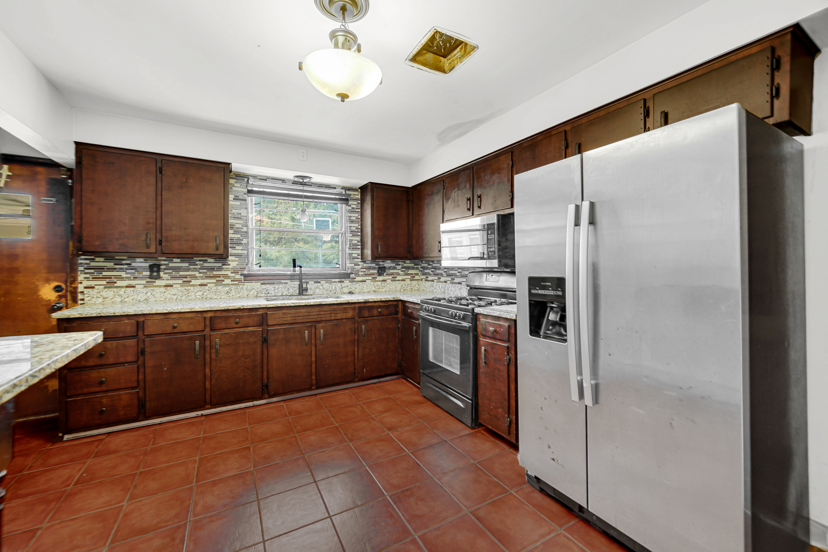 223 South Randall Road Aurora, IL 60506 - Photo 7 of 20 Gallery Image 7
