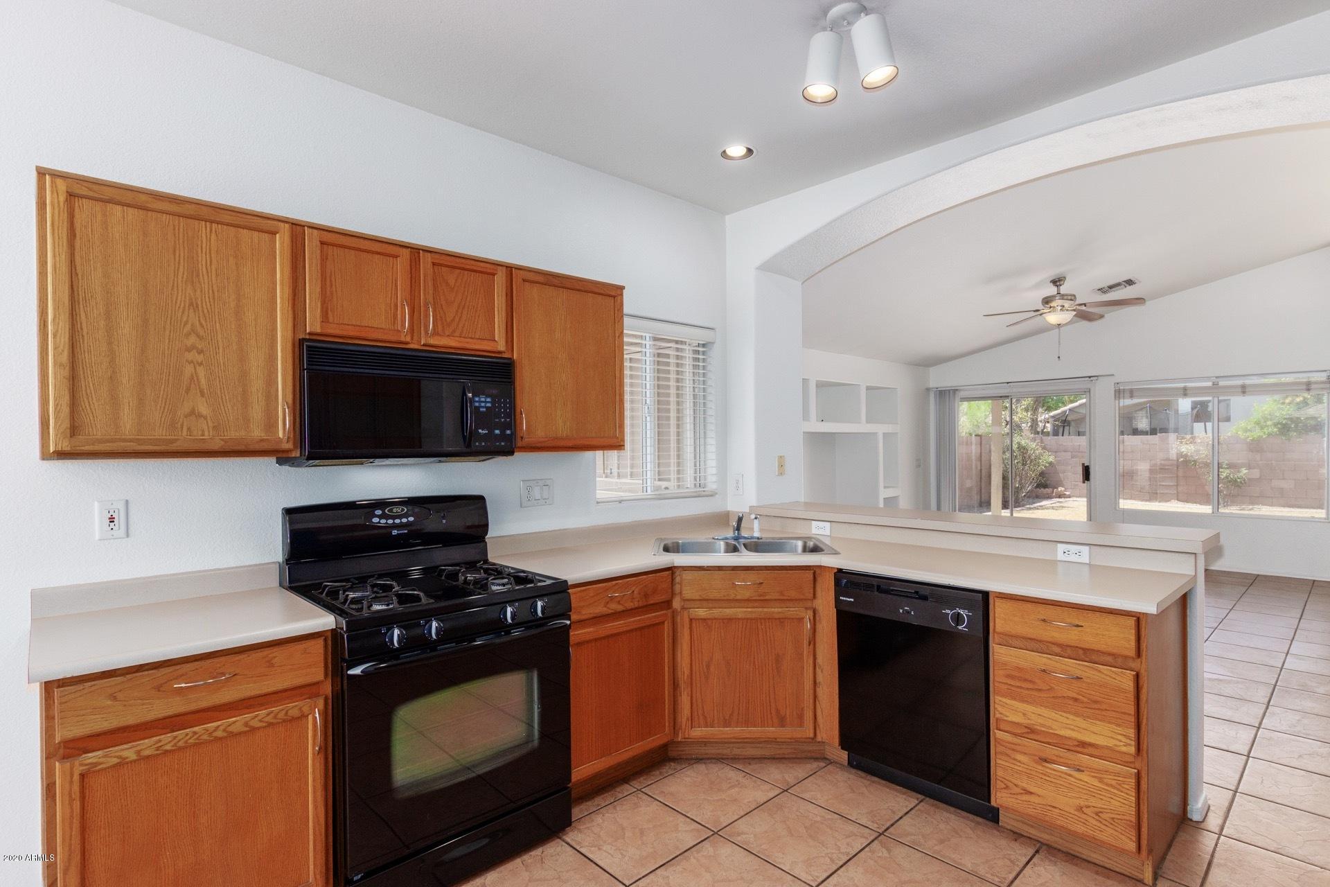127 West Del Rio Street Gilbert, AZ 85233 - Photo 11 of 28 0010-Del Rio 10