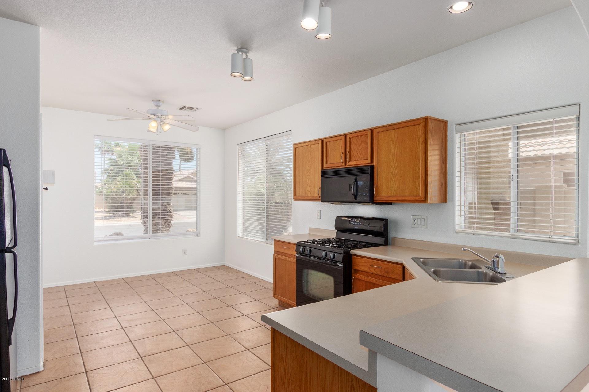 127 West Del Rio Street Gilbert, AZ 85233 - Photo 3 of 28 0007-Del Rio 8