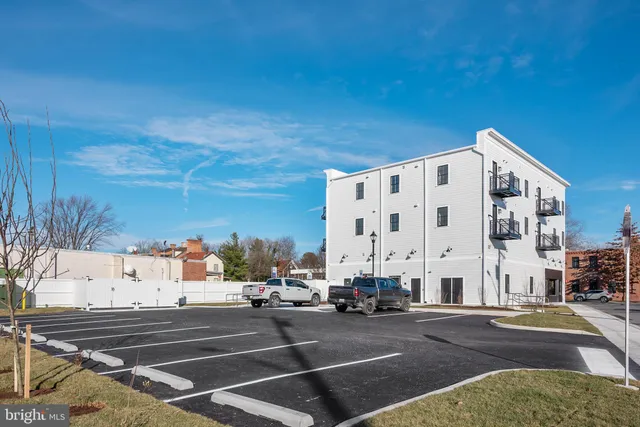 $1,850 | 123 South Washington Street, Unit 201, Easton, MD 21601