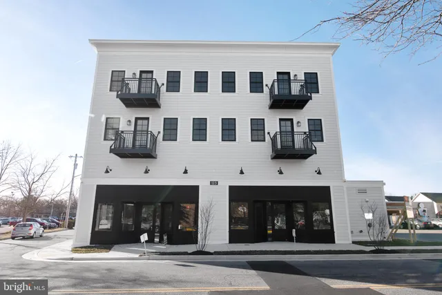 $1,850 | 123 South Washington Street, Unit 201, Easton, MD 21601