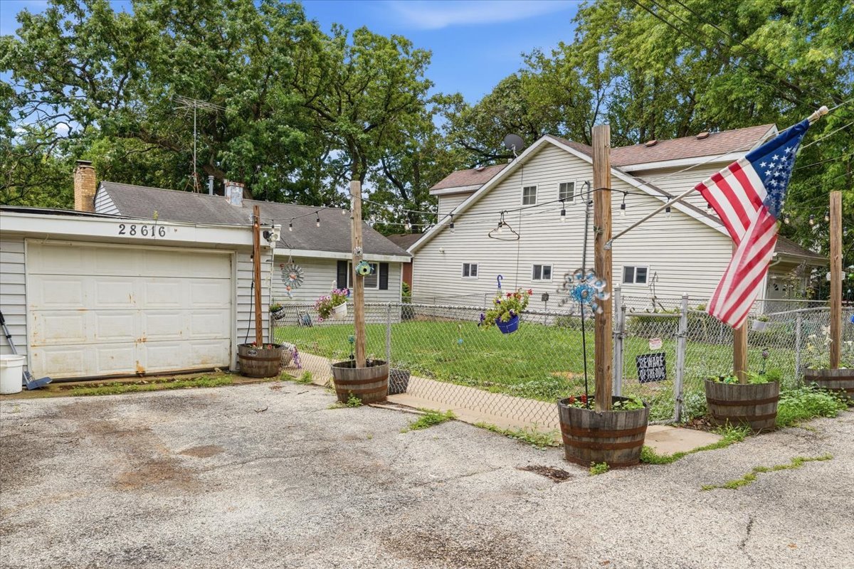 28616 West Benjamin Avenue Spring Grove, IL 60081 - Photo 1 of 22