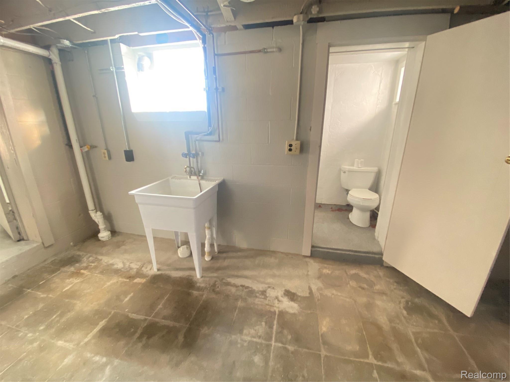 43341 Utica Road Sterling Heights, MI 48314 - Photo 12 of 18 Washer/Dryer/1/2 Bathroom - In basement