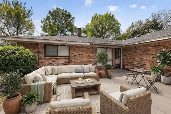 $295,000 | 213 Gregory Drive, DeSoto, TX 75115