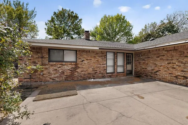 $295,000 | 213 Gregory Drive, DeSoto, TX 75115