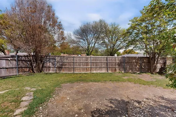 $295,000 | 213 Gregory Drive, DeSoto, TX 75115