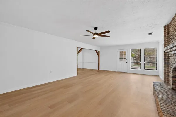 $295,000 | 213 Gregory Drive, DeSoto, TX 75115