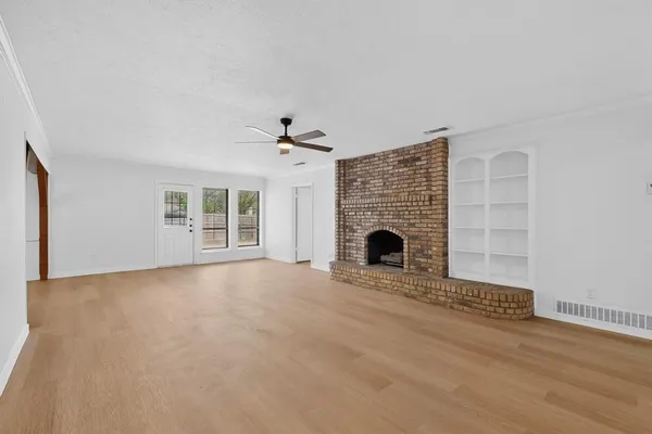 $295,000 | 213 Gregory Drive, DeSoto, TX 75115