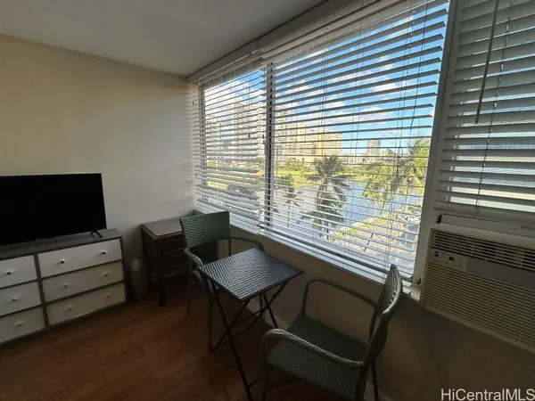 $1,600 | 444 Niu Street, Unit 909, Honolulu, HI 96815