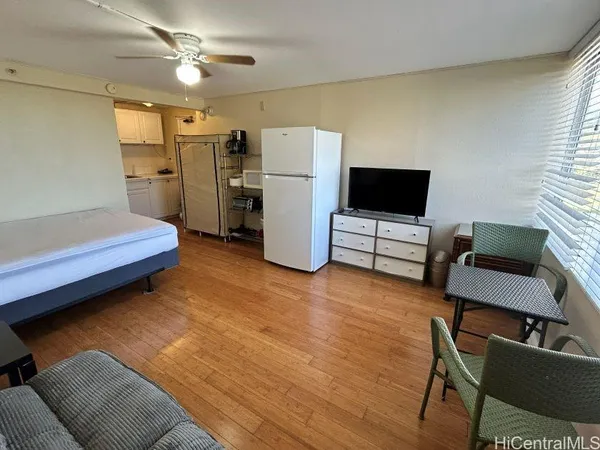 $1,600 | 444 Niu Street, Unit 909, Honolulu, HI 96815