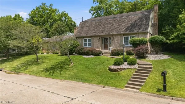 $425,000 | 27 Ashwood Place, Vienna, WV 26105