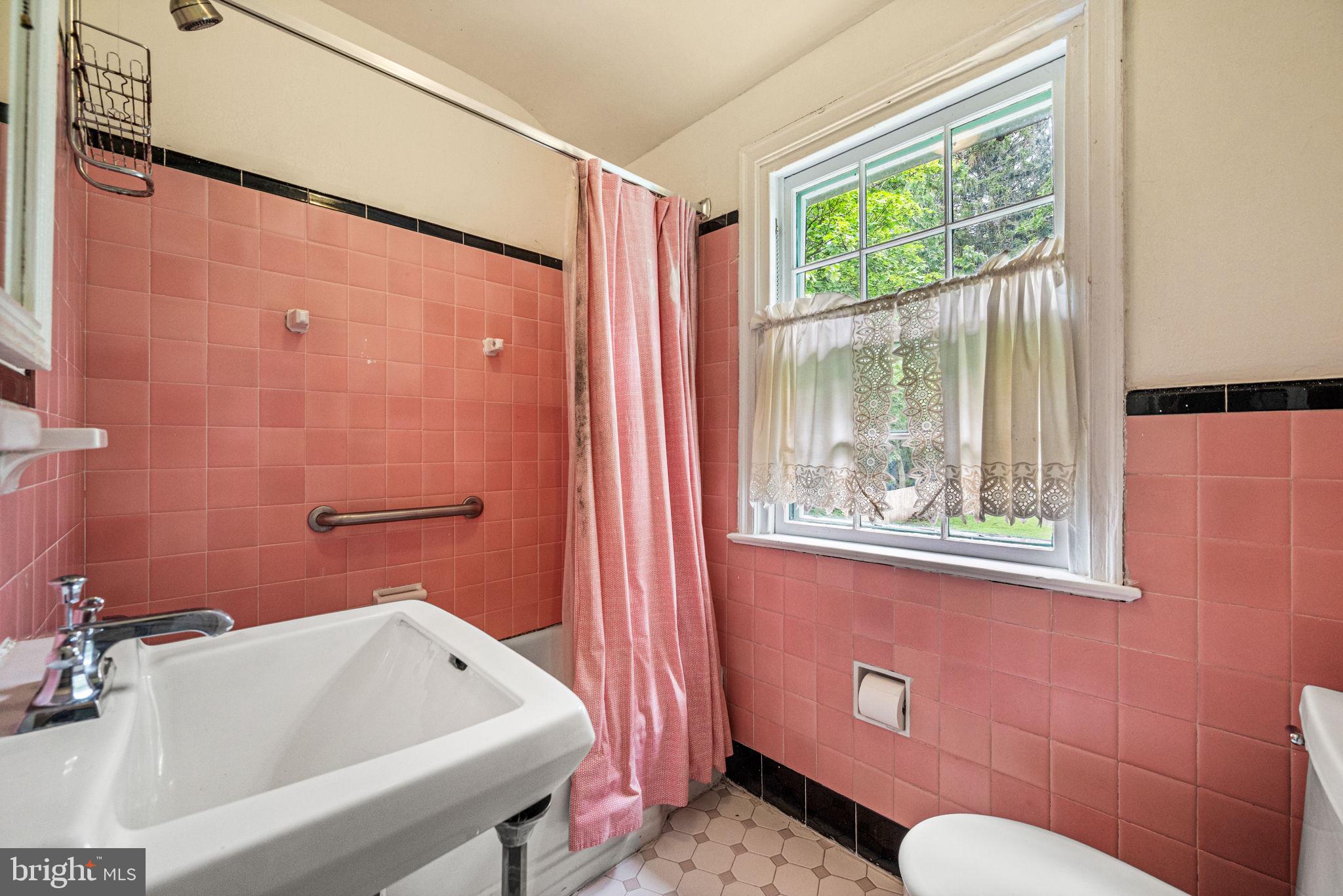 213 Rices Mill Road Wyncote, PA 19095 - Photo 27 of 40 2nd floor Full Bath