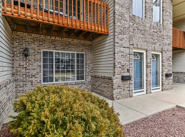 $263,500 | 17360 West Lincoln Avenue, New Berlin, WI 53151