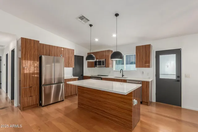 $2,650 | 1129 East McKinley Street, Phoenix, AZ 85006