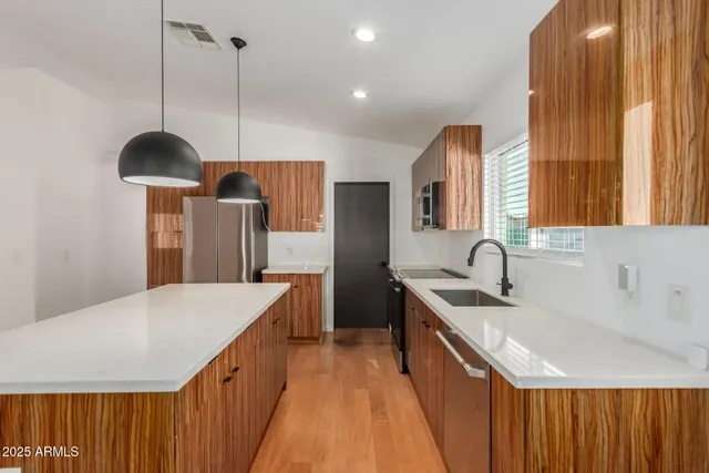 $2,650 | 1129 East McKinley Street, Phoenix, AZ 85006