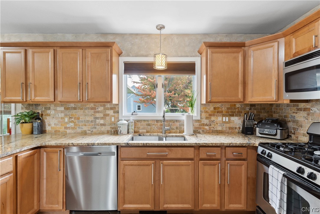 4906 Bear Road Clay, NY 13088 - Photo 11 of 38