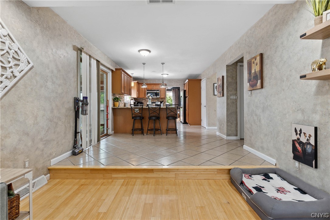 4906 Bear Road Clay, NY 13088 - Photo 15 of 38