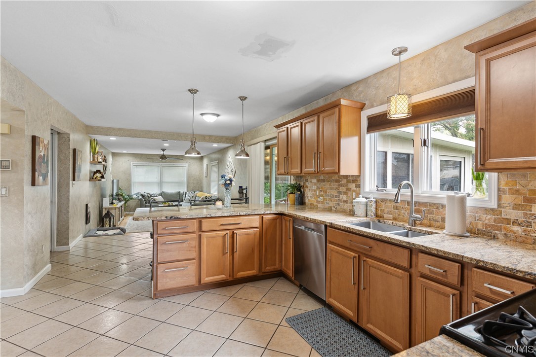 4906 Bear Road Clay, NY 13088 - Photo 10 of 38