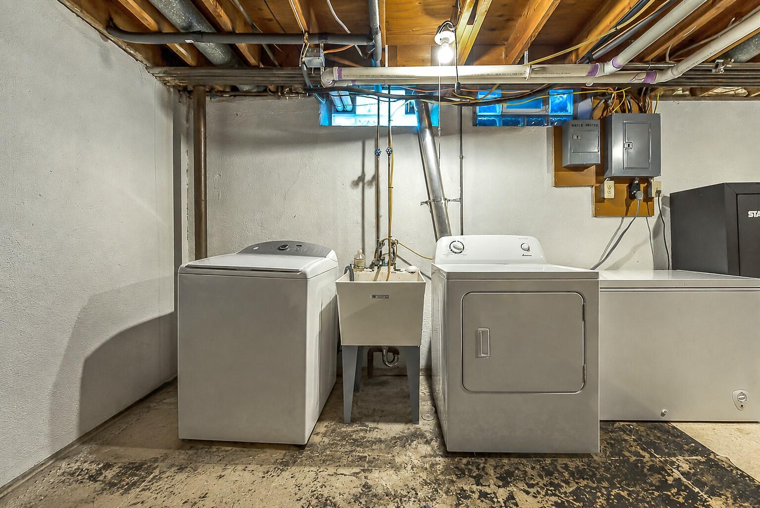 3011 Williamsburg Road Ann Arbor, MI 48108 - Photo 28 of 41 laundry
