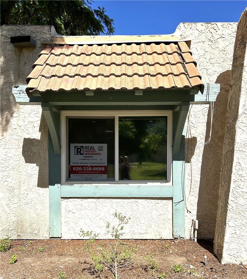 1326 Wheaton Way Riverside, CA 92507 - Photo 2 of 16 Front entrance Window
