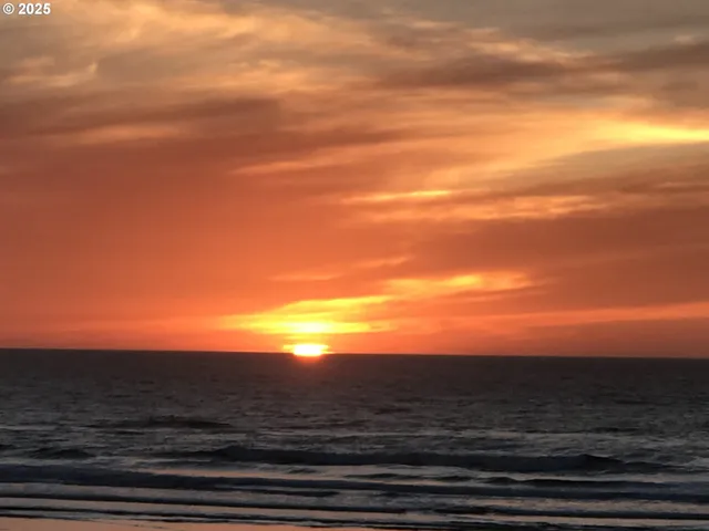 $4,300,000 | 7088 Northwest Pacific Coast Highway, Seal Rock, OR 97376