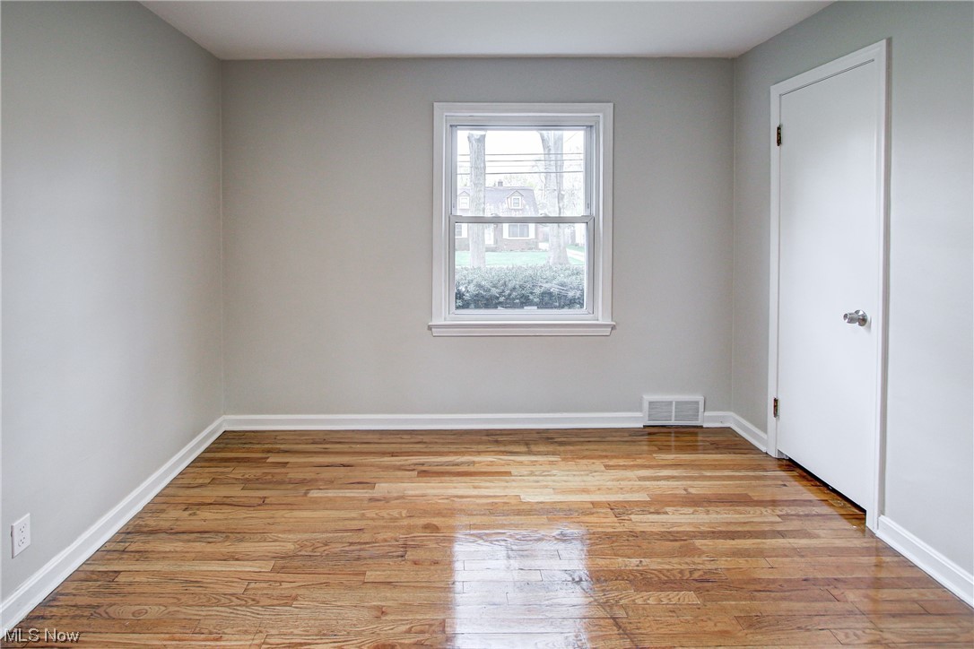 1707 Lyndhurst Road Lyndhurst, OH 44124 - Photo 19 of 35 1st floor bedroom