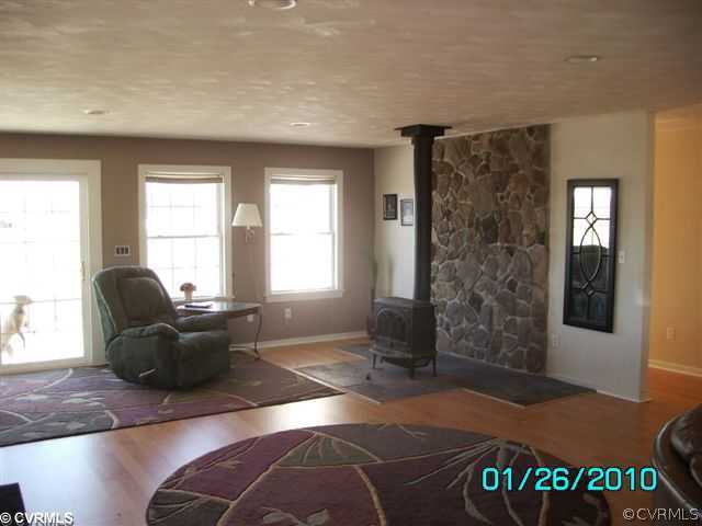15480 Mission Church Road Ivor, VA 23866 - Photo 3 of 12 Interior Space/Layout