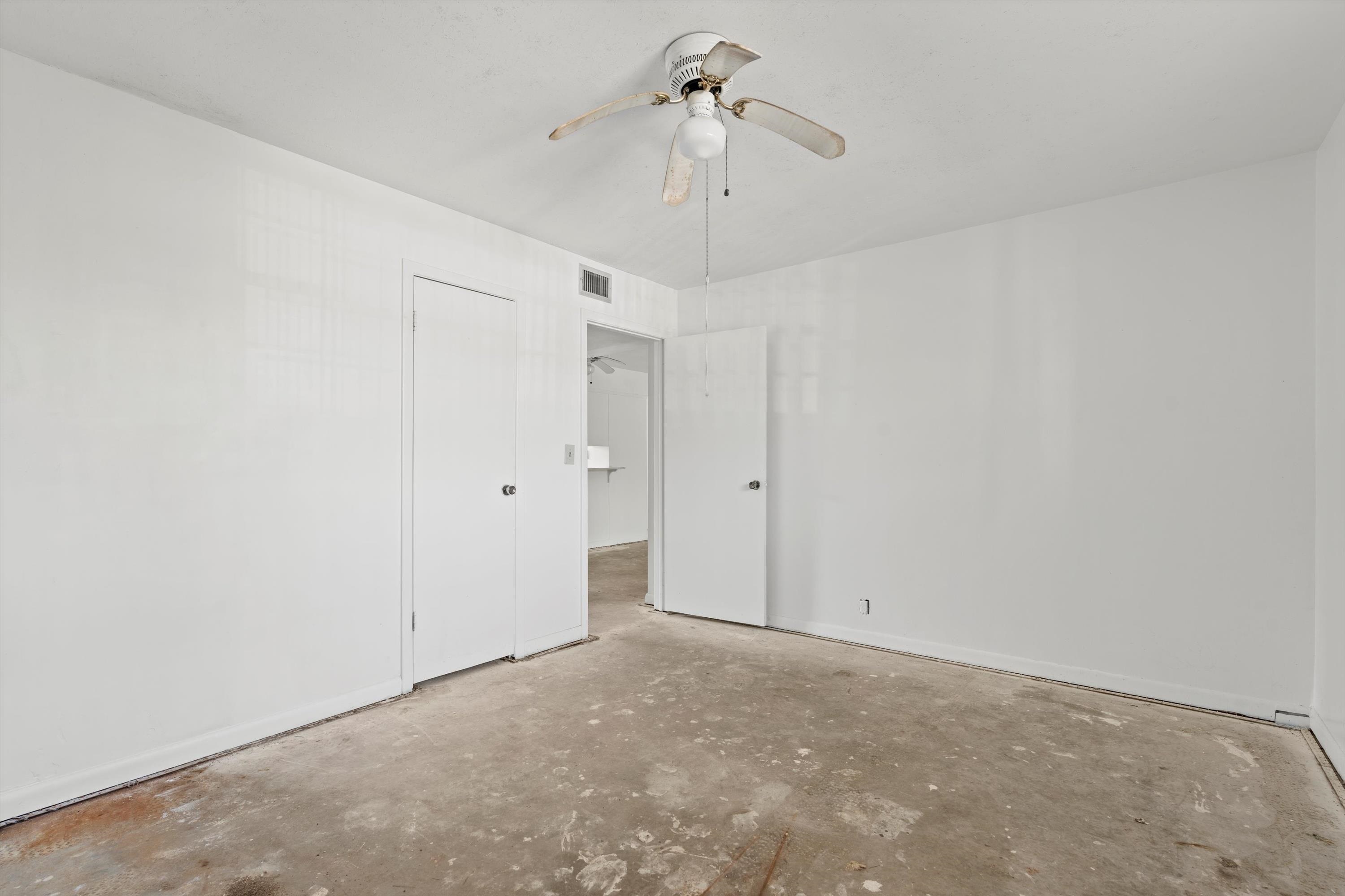 22 Comares Avenue, Unit 5B St. Augustine, FL 32080 - Photo 19 of 23 a view of a chandelier fan in a room