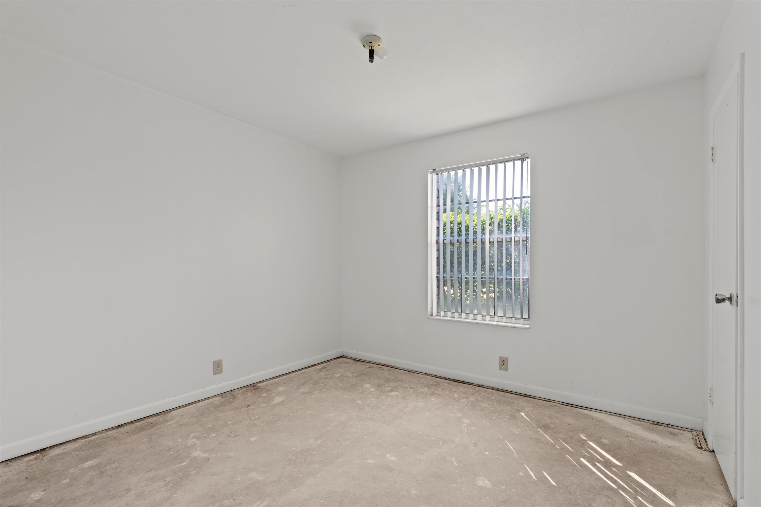 22 Comares Avenue, Unit 5B St. Augustine, FL 32080 - Photo 20 of 23 an empty room with a window