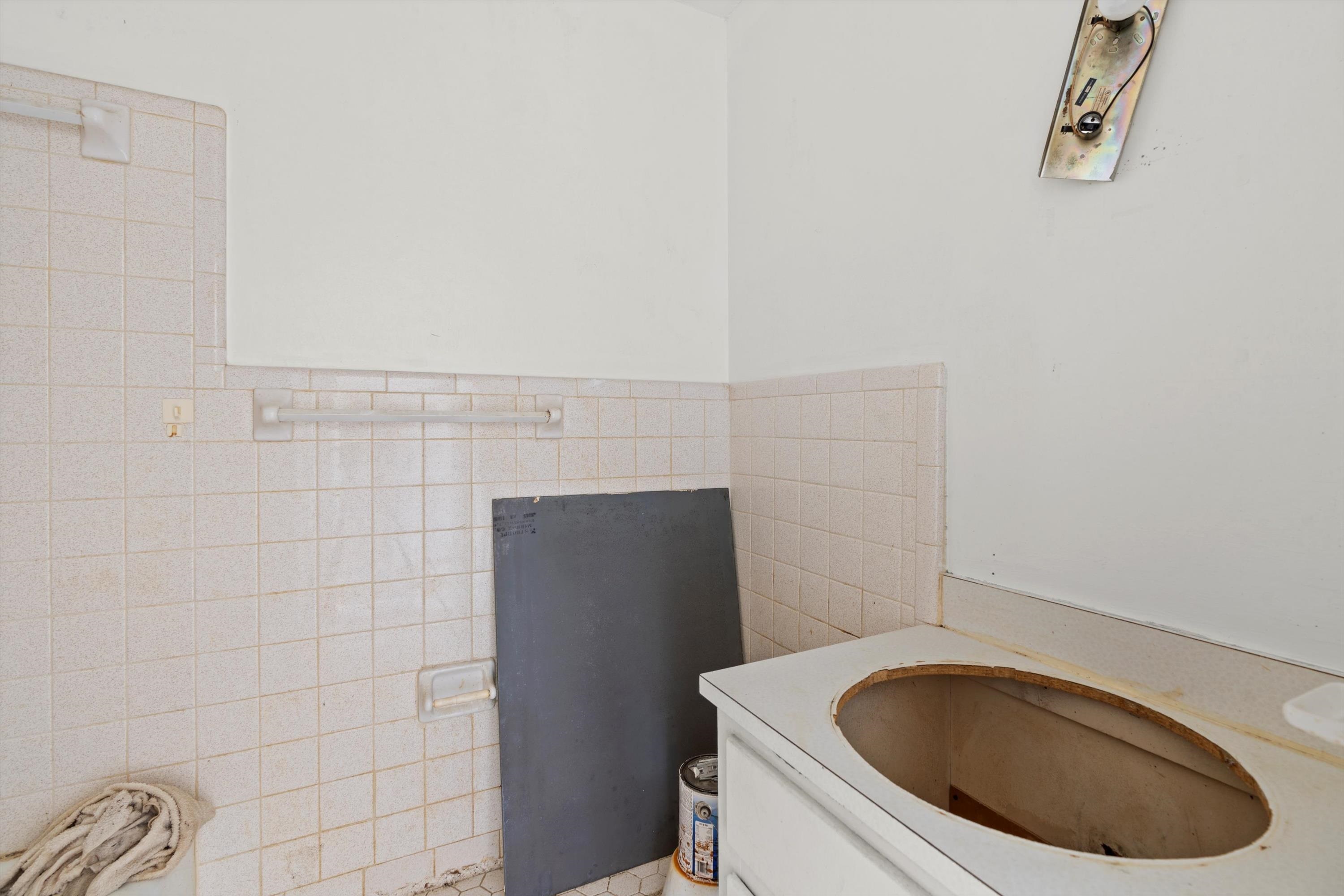 22 Comares Avenue, Unit 5B St. Augustine, FL 32080 - Photo 22 of 23 a bathroom with a sink and toilet