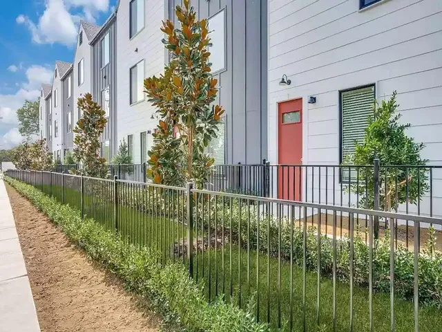 $895 | 3275 Dallas Street, Unit 104, Dallas, TX 75210