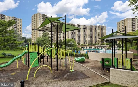 $369,999 | 307 Yoakum Parkway, Unit 706, Alexandria, VA 22304