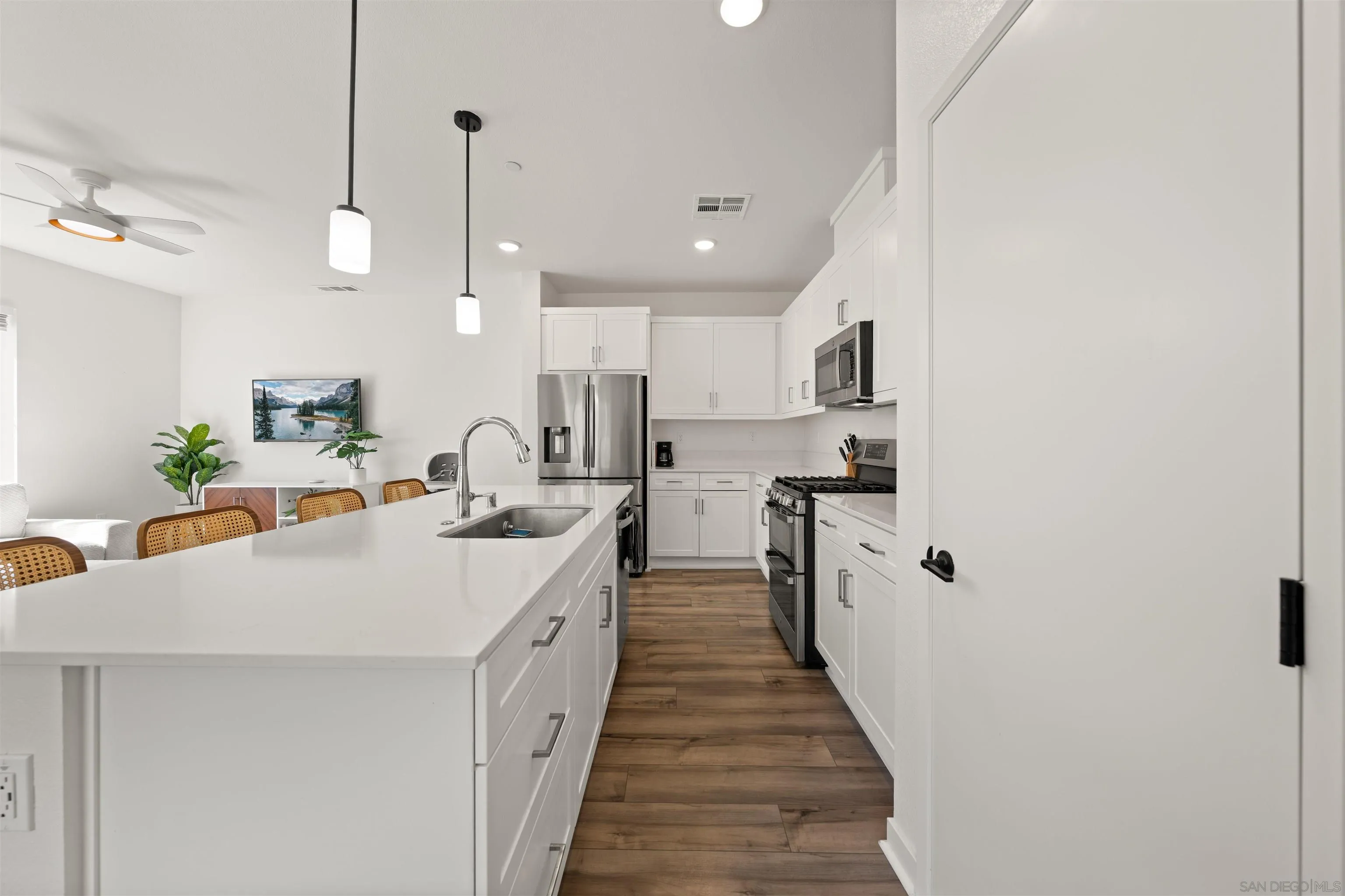 35164 Grove Trail Fallbrook, CA 92028 - Photo 12 of 48