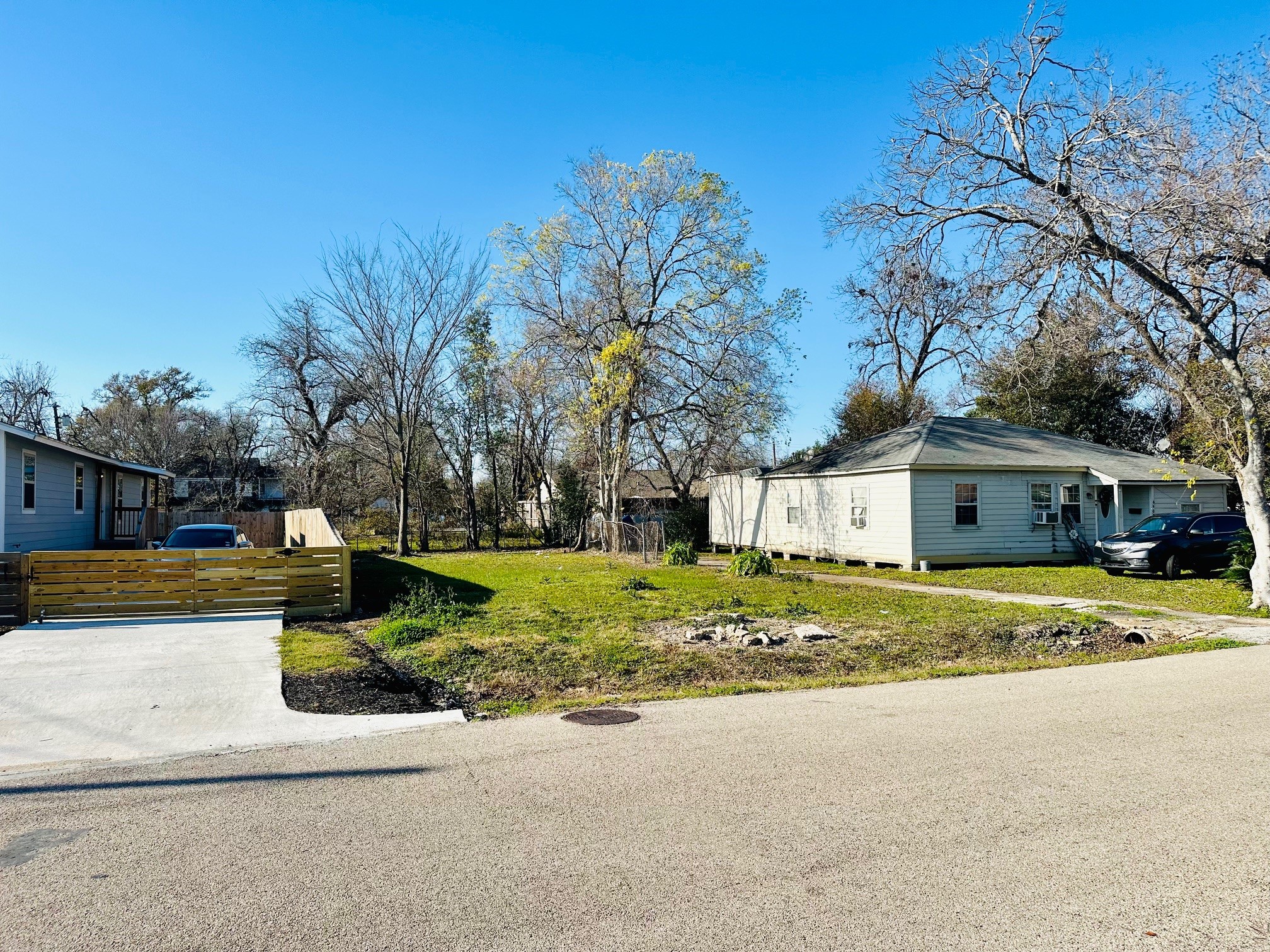 6610 Eastwood Street Houston, TX 77021 - Photo 3 of 9 a view of a house with a yard and large trees