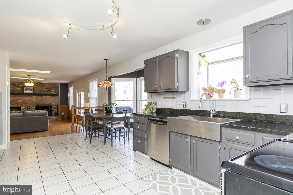 4270 Razor Hill Road Bealeton, VA 22712 - Photo 8 of 30 Kitchen