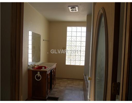 2070 West Simkins Road Pahrump, NV 89060 - Photo 10 of 15 Bathroom.