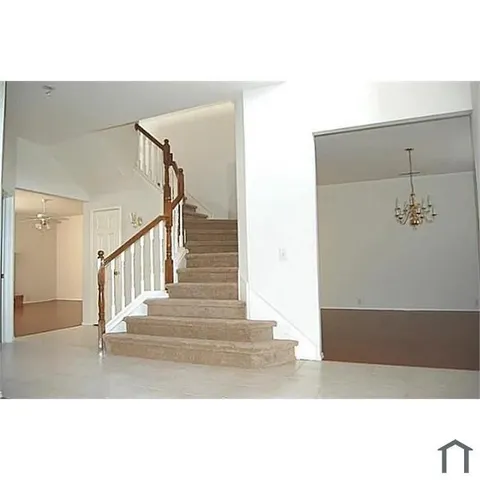 a view of entryway and hall