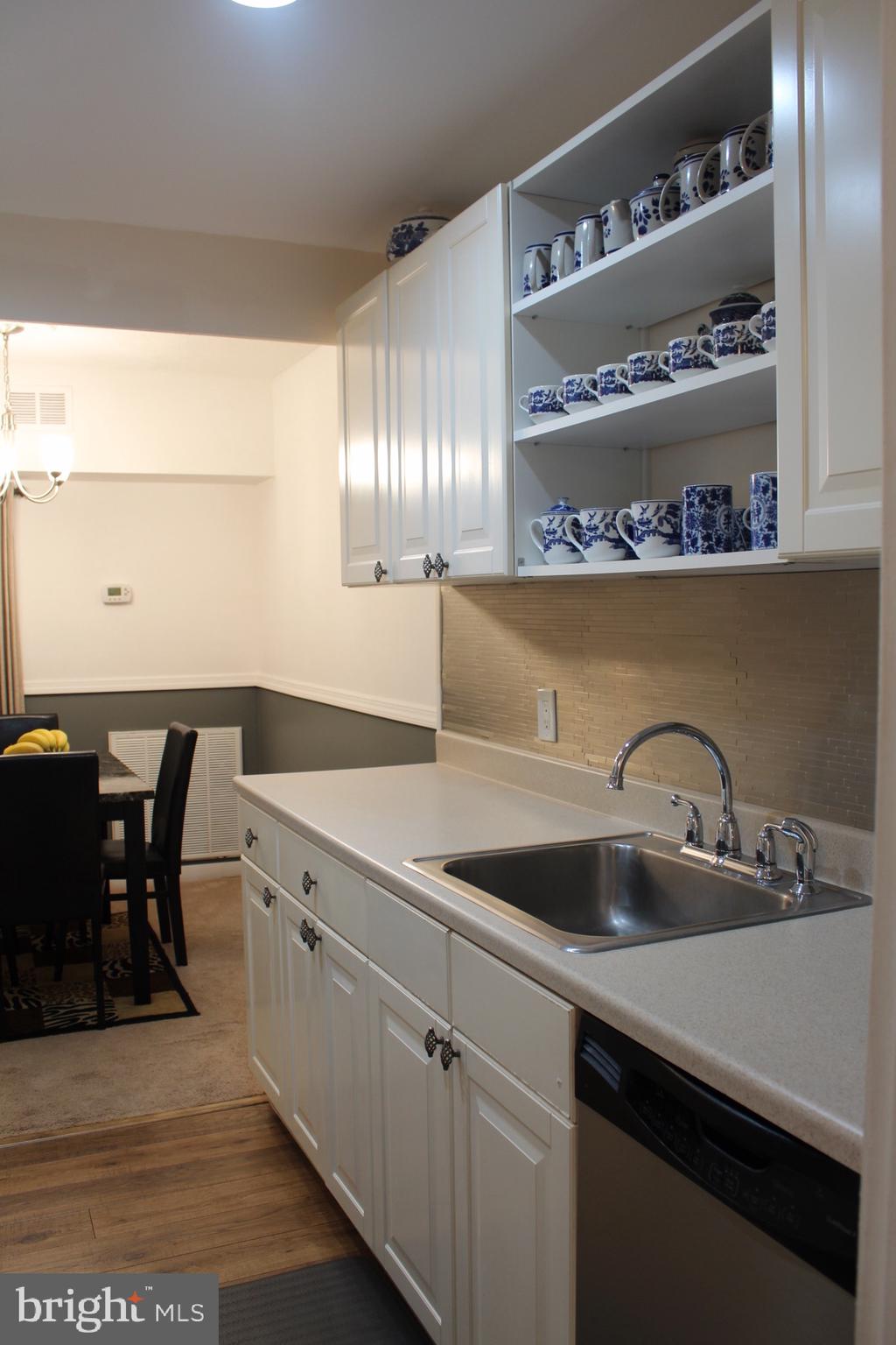 11658 Stoneview Square, Unit 1B Reston, VA 20191 - Photo 2 of 38
