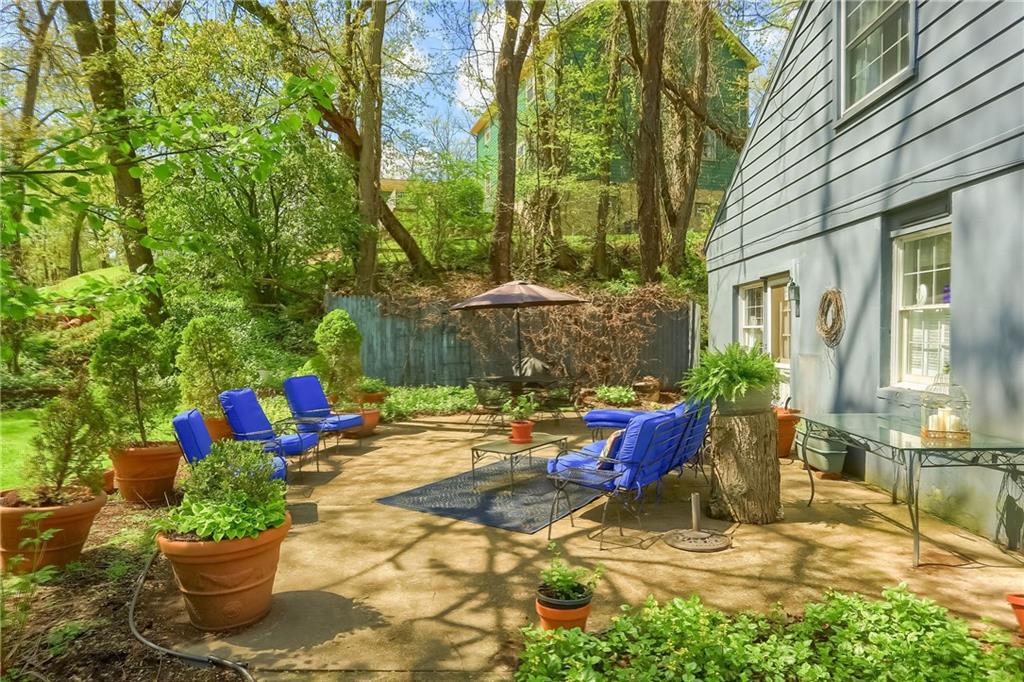 2766 Beaver Grade Road Coraopolis, PA 15108 - Photo 28 of 41 a garden view with a seating space