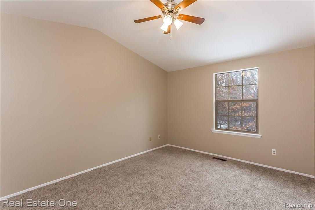110 Pine Tree Ridge, Unit 43 Waterford, MI 48327 - Photo 14 of 30 020-3675238-large.jpg