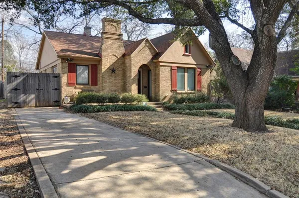 a front view of house with yard
