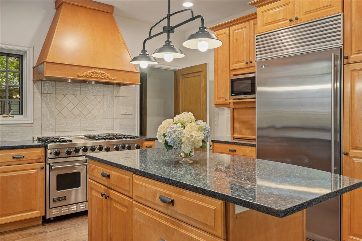 312 Sterling Road Kenilworth, IL 60043 - Photo 20 of 51 a kitchen with stainless steel appliances granite countertop a sink a stove and refrigerator