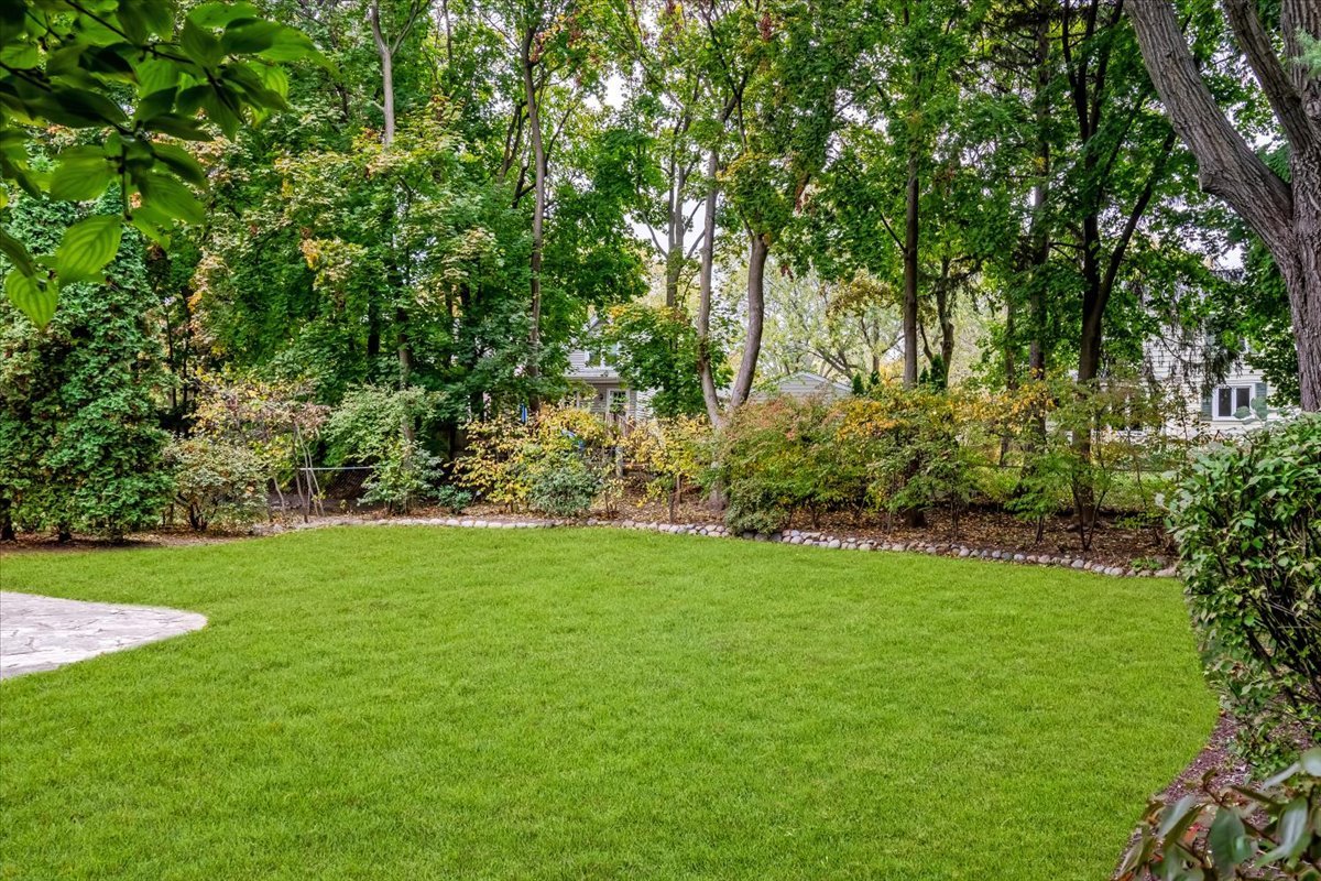 312 Sterling Road Kenilworth, IL 60043 - Photo 48 of 51 a view of a lush green space