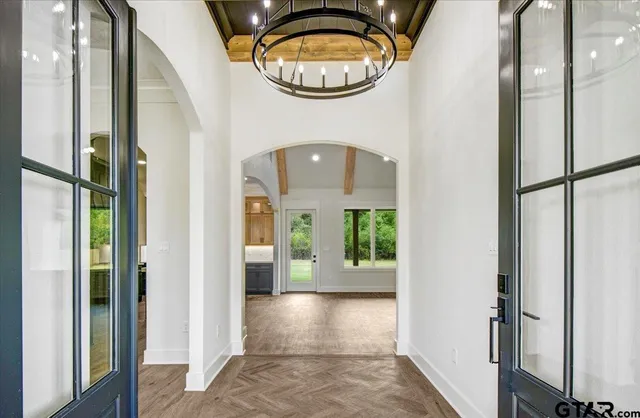 a view of livingroom with furniture