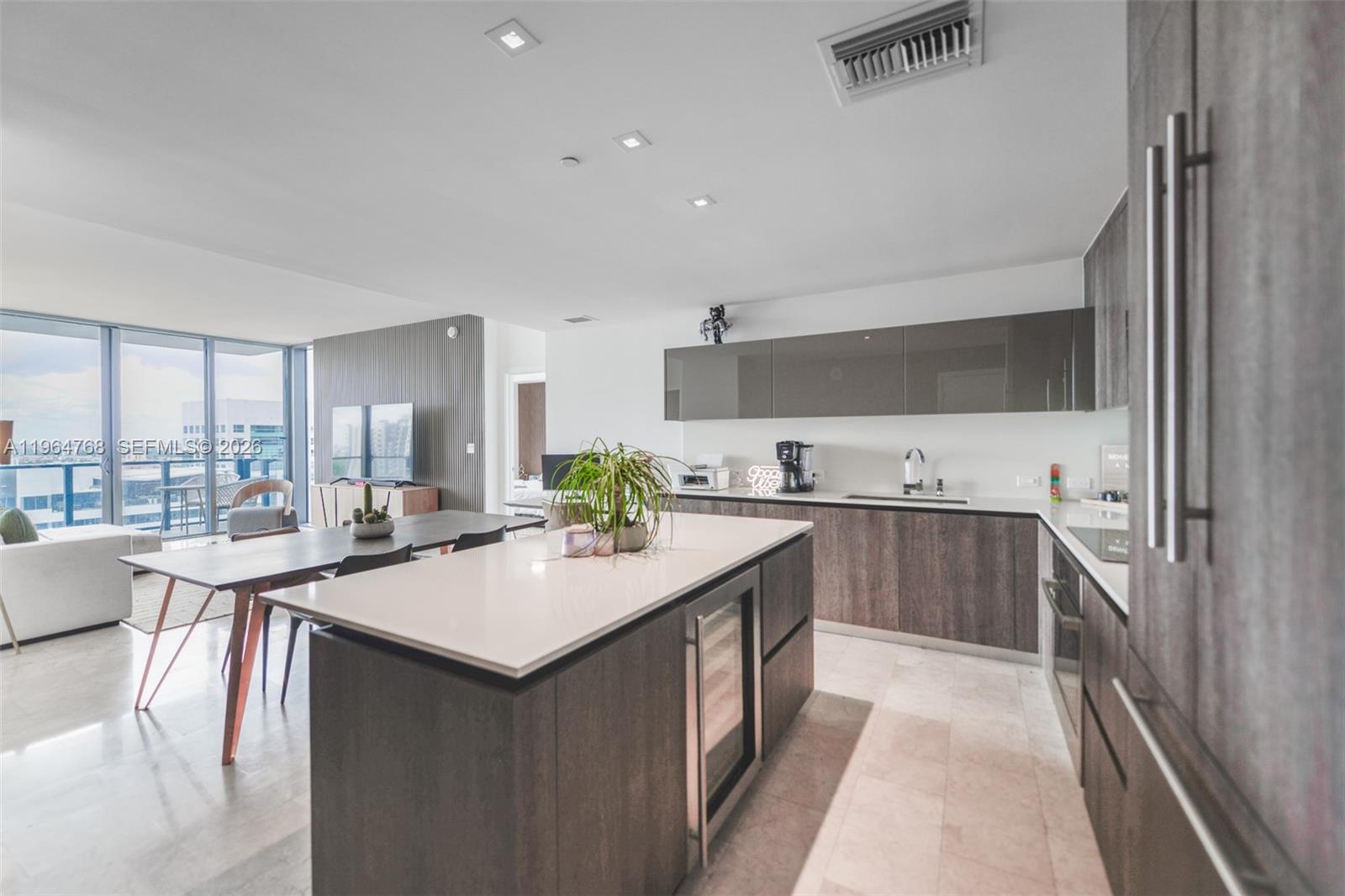 88 Southwest 7th Street, Unit 2204 Miami, FL 33130 - Photo 4 of 63